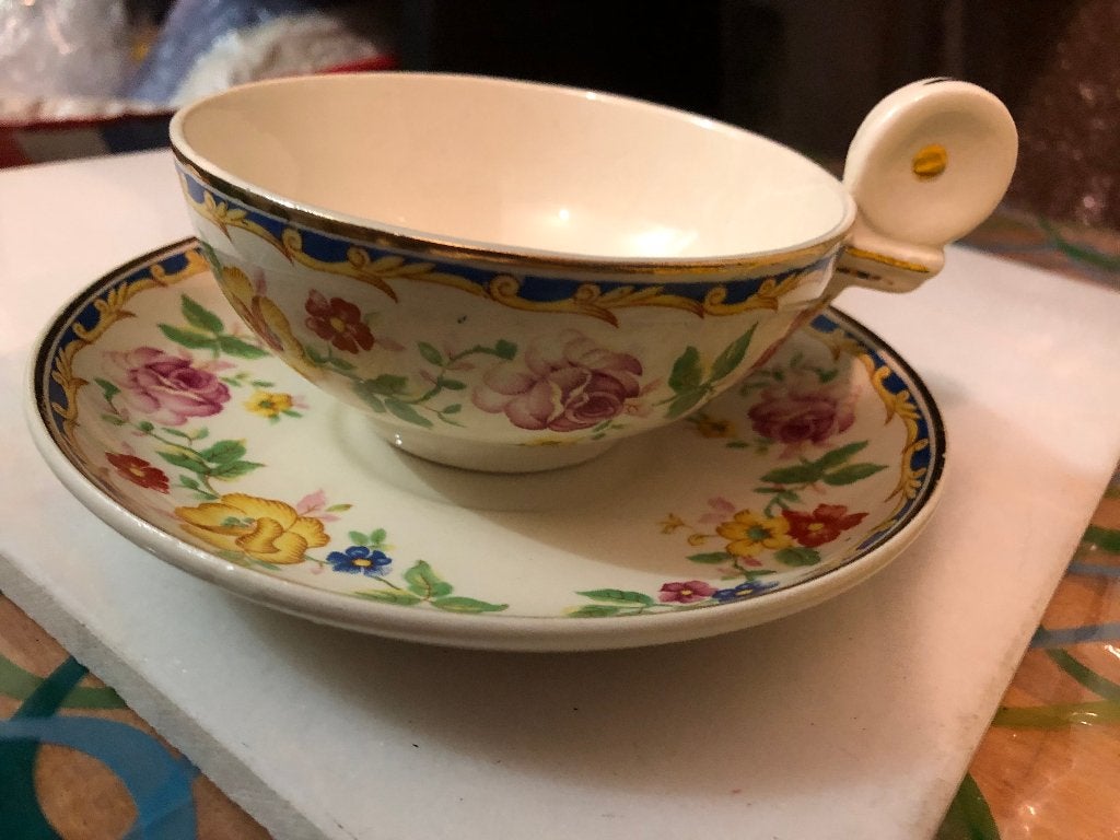 Tasse Boch de forme rare, Enlèvement