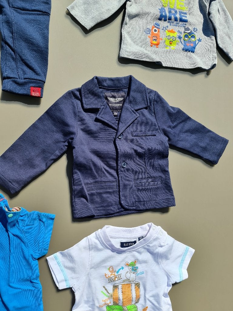 cardigan, gillet, pull, trui met knopen Aston Martn 6m 68cm, Kinderen en Baby's, Babykleding | Maat 68, Ophalen, Zo goed als nieuw