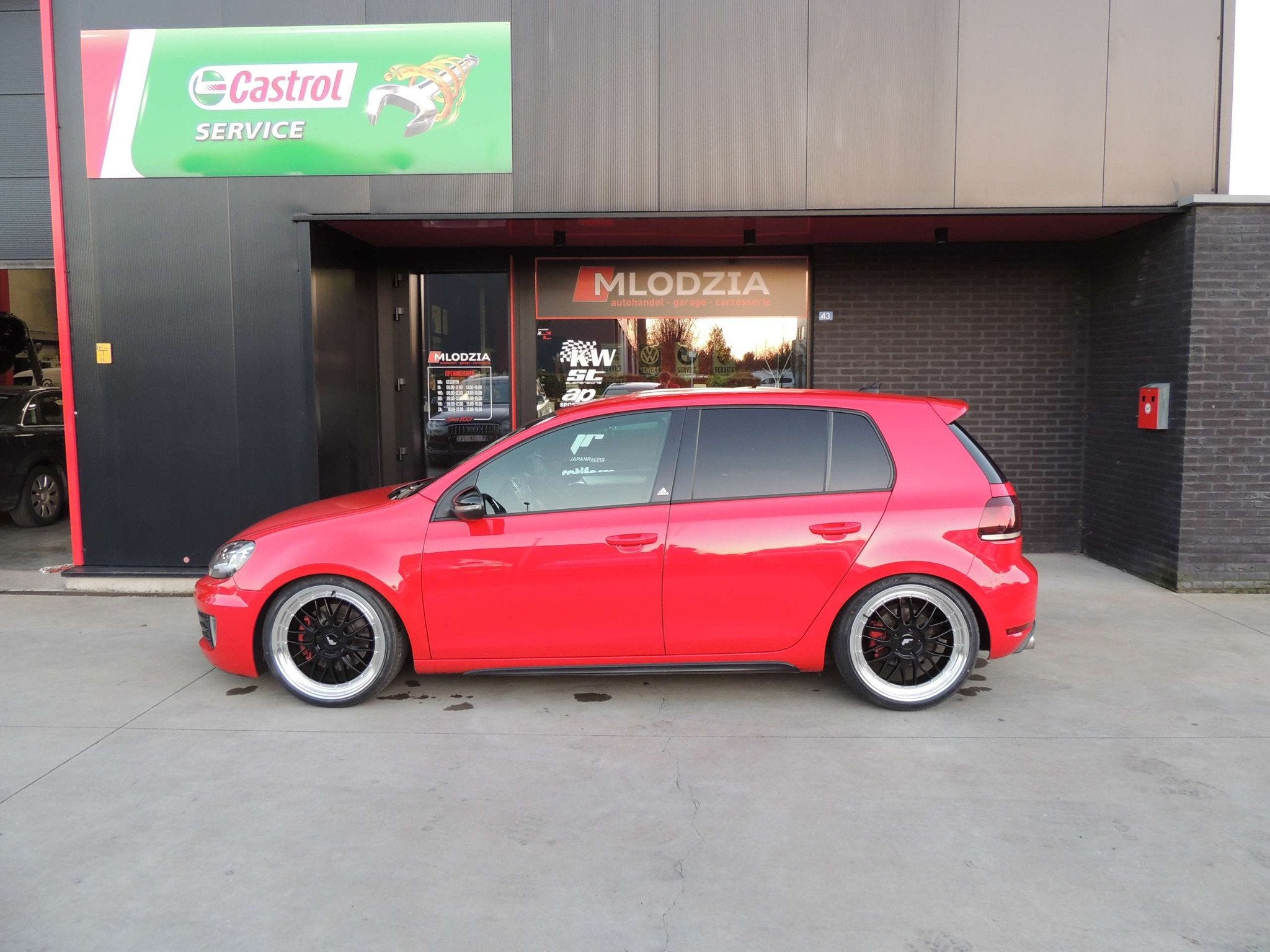 Volkswagen Golf GTI Adidas Edition TUNED19" JR23 + NWE MOTOR, Autos, Rouge, Euro 5, Achat, 170 g/km