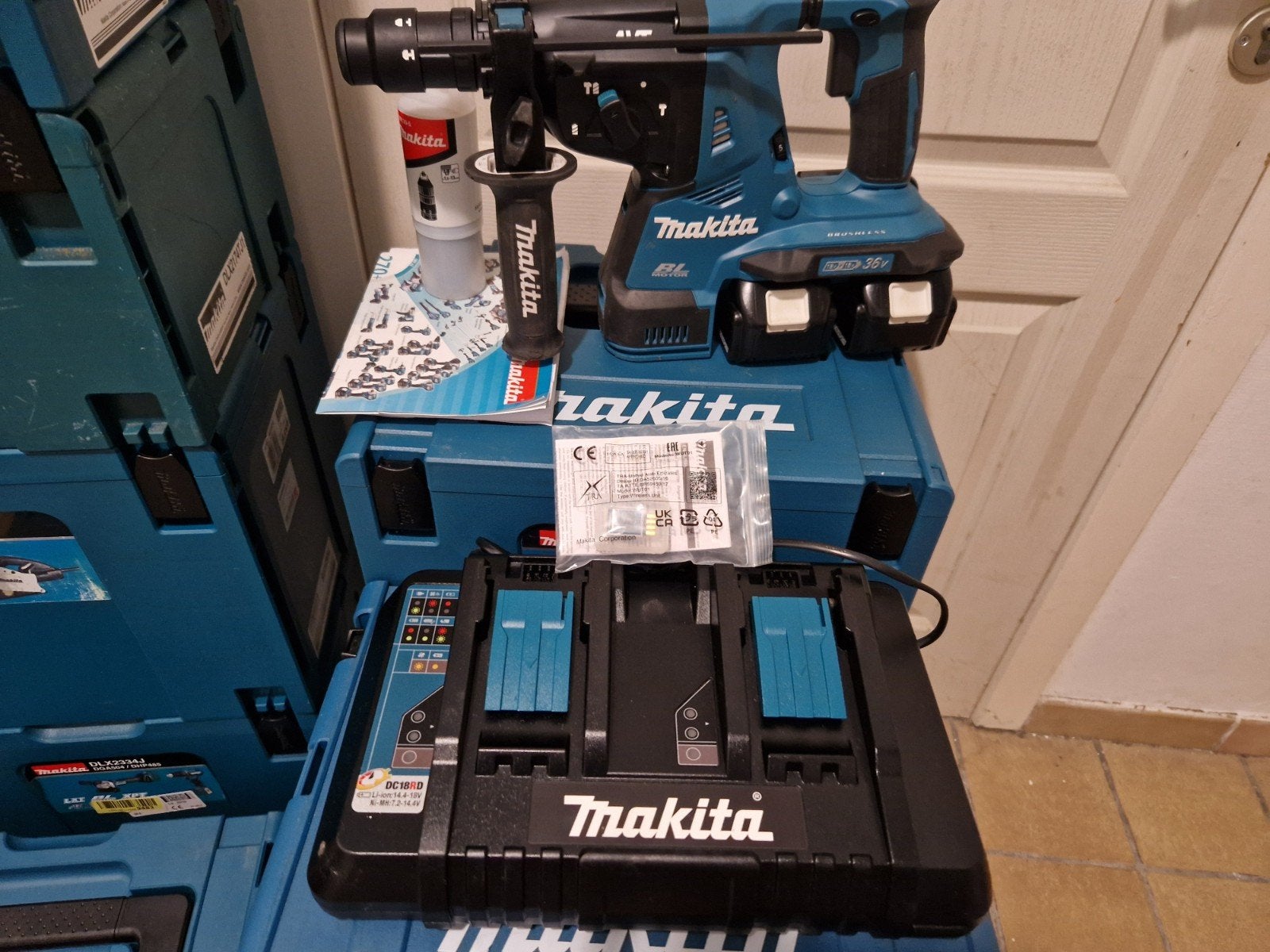 Makita Marteau perforateur DHR283 +2X Batterie + Chargeur co, Enlèvement, Marteau, Makita