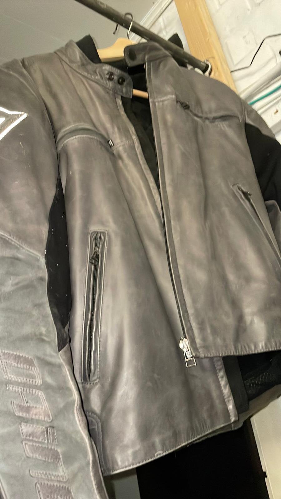 Leder Motorjas Dainese maat 54, Motoren, Ophalen