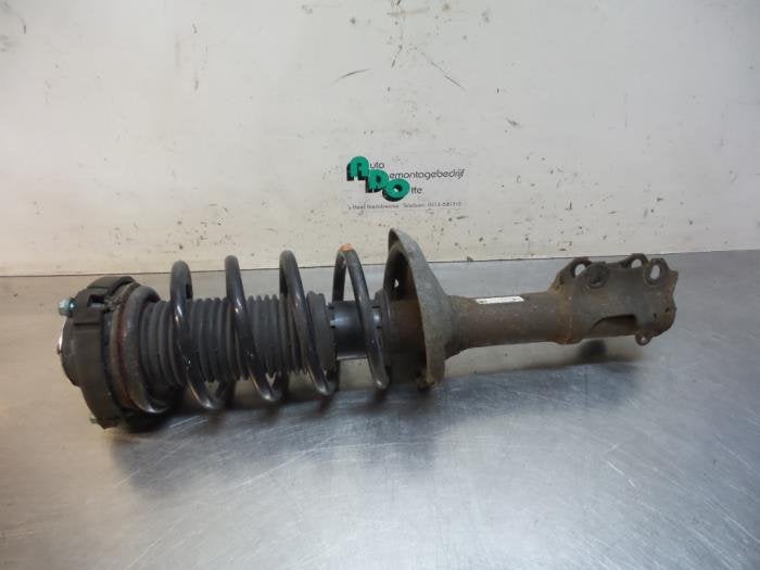 Barre amortisseur avant droit d'un Volkswagen Polo (Polo 99-, Autos : Pièces & Accessoires, Volkswagen, -, 3 mois de garantie