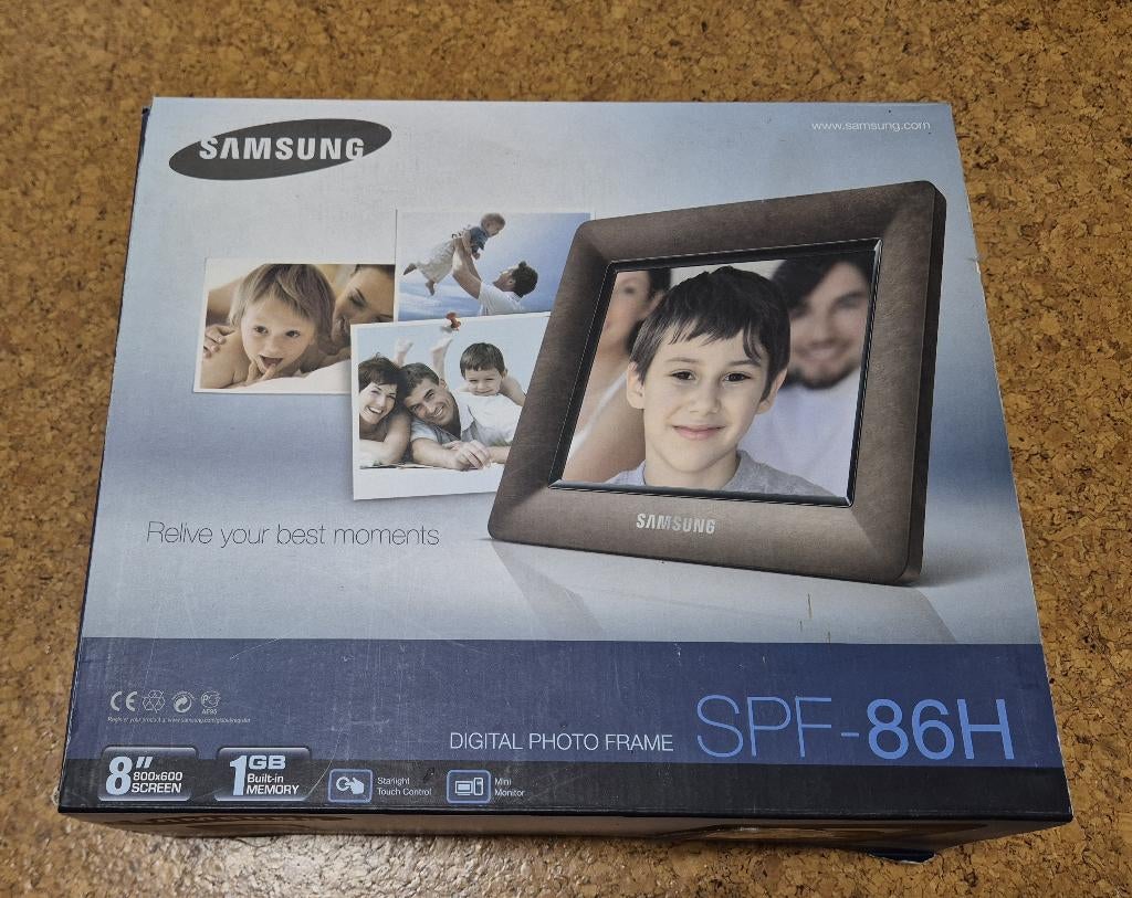 Digitale fotokader Samsung (8",800x600,1GB), Audio, Tv en Foto, Foto | Digitale fotokaders, Ophalen of Verzenden, Zo goed als nieuw