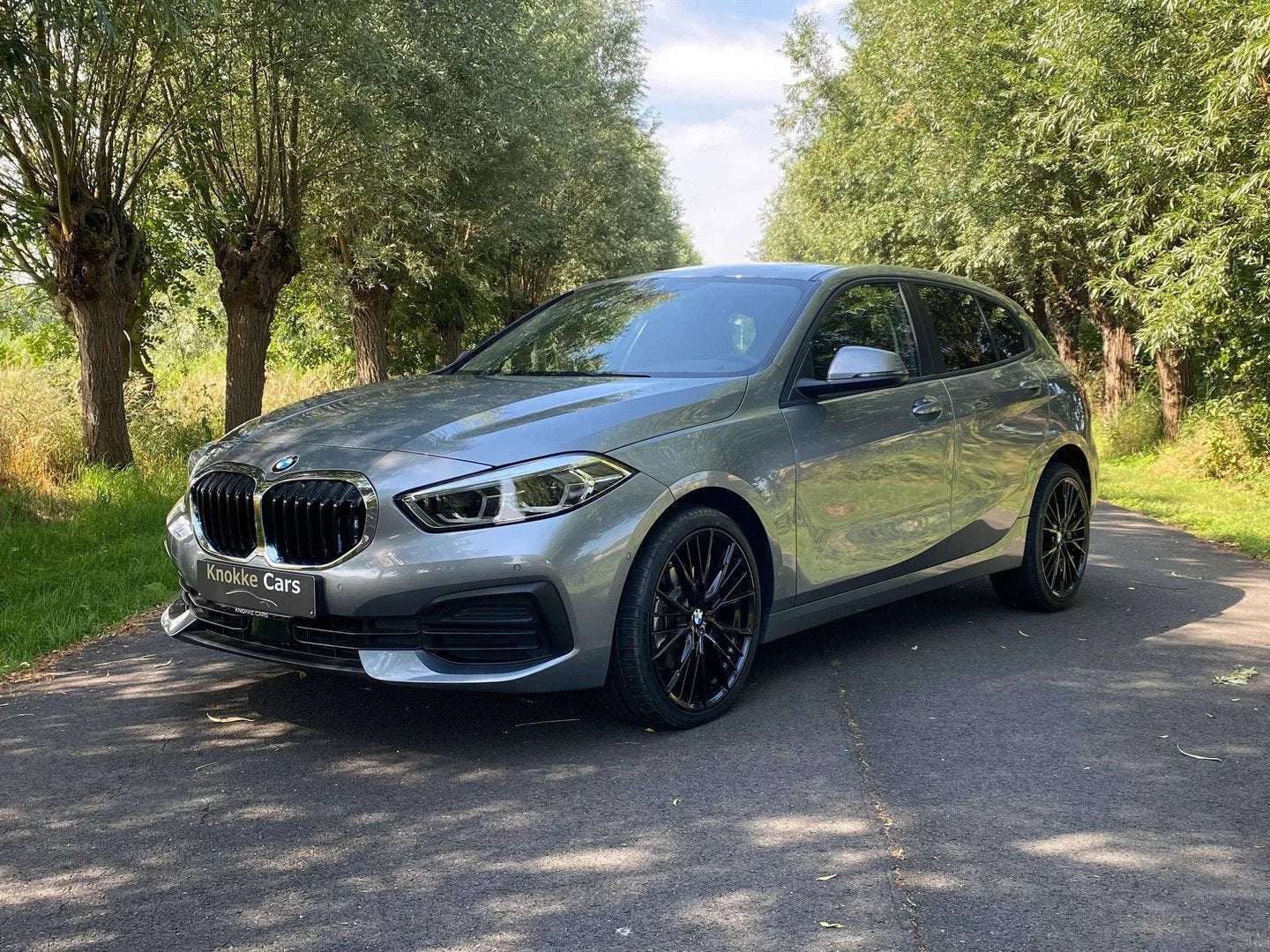 BMW 1 Serie 118 Live Cockpit,Apple carplay,Parkeerhulp met c, Autos, BMW, 100 kW, Argent ou Gris, Achat, 129 g/km
