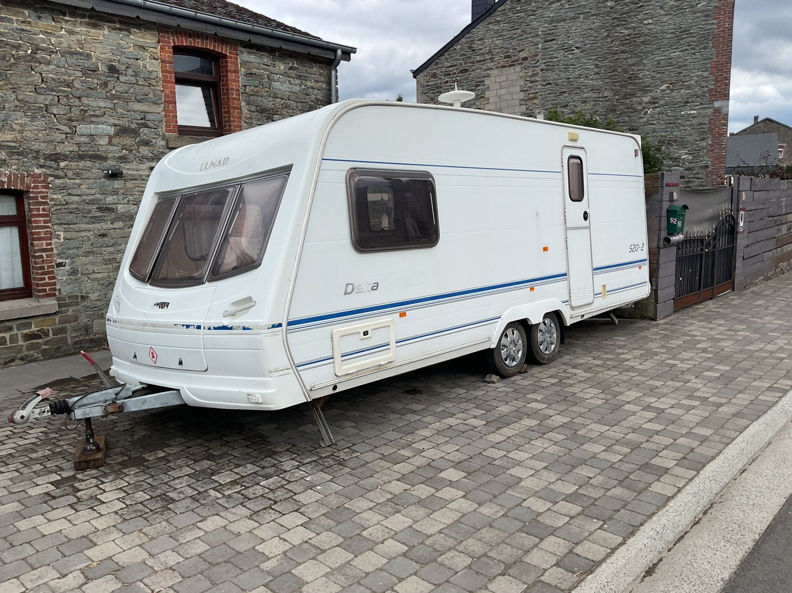 Lunar dubbelassige caravan, Particulier, Douche