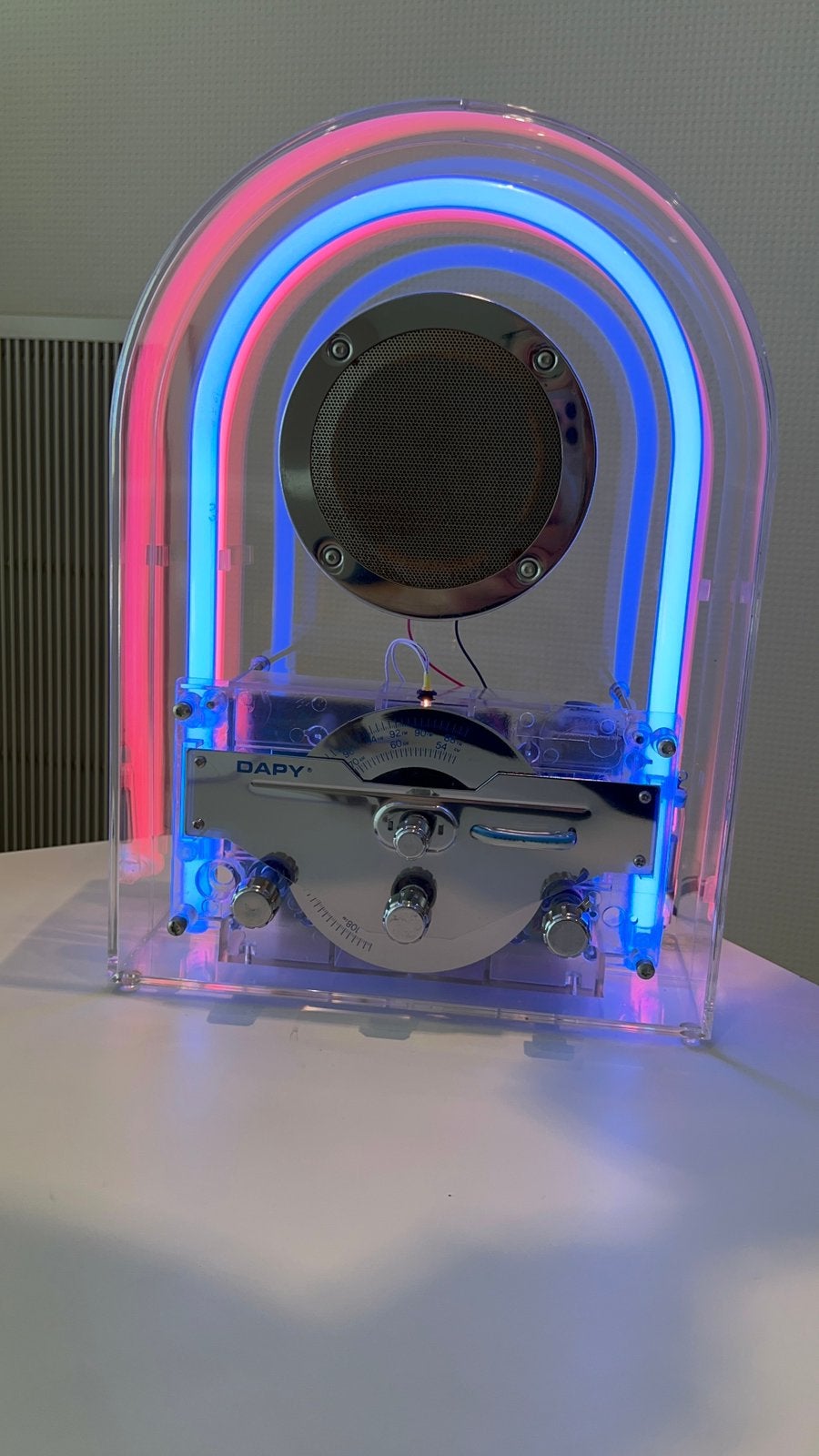 Radio DAPY avec néon, TV, Hi-fi & Vidéo, Télévisions vintages, Enlèvement, Comme neuf