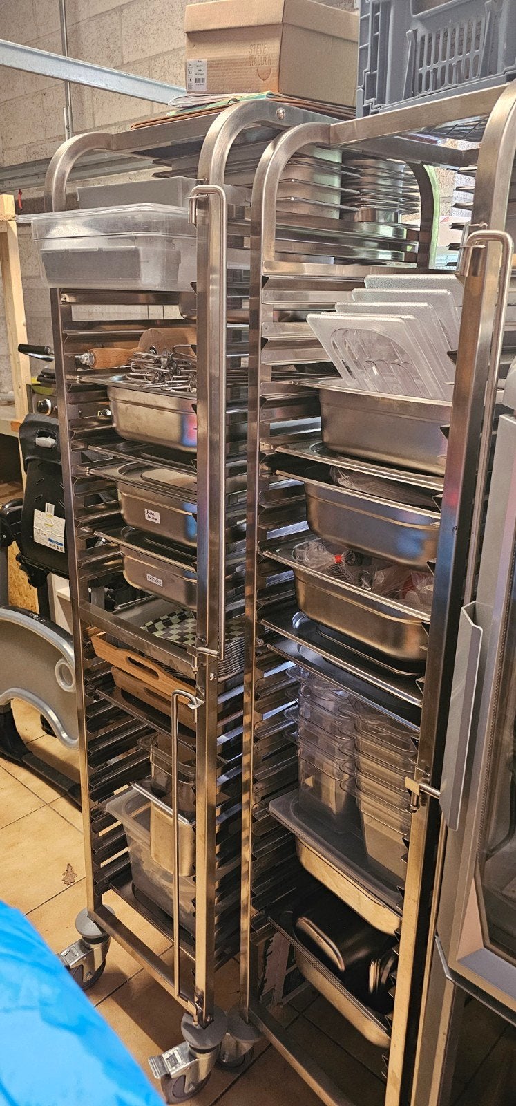 volledige keukenmaterialen en serviceset, Ophalen