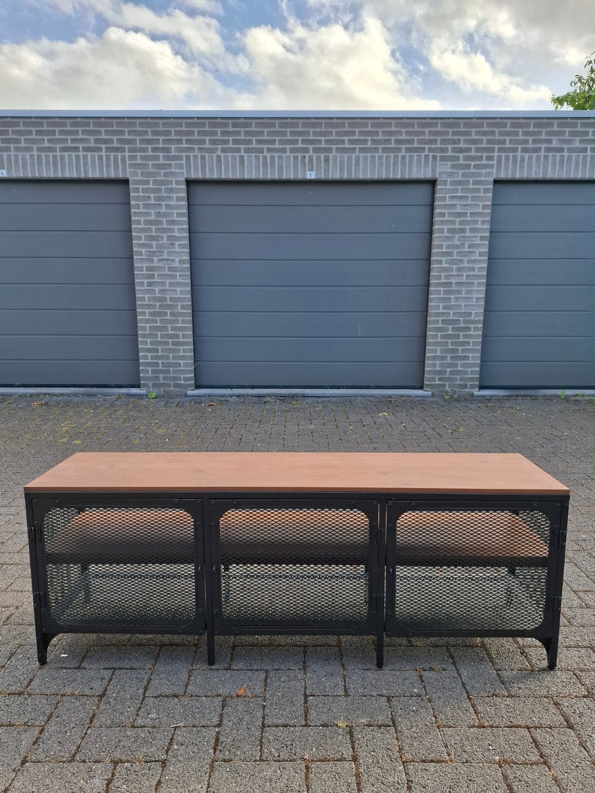 TV-meubel gaasdeuren IKEA, Ophalen