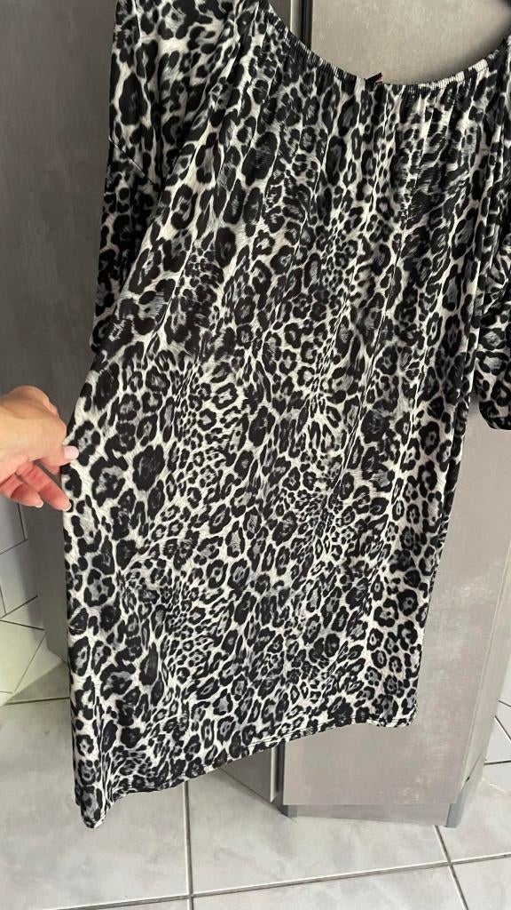 Nieuw LOLA LIZA DRESS bedrukt grijs zwart wit TU, Kleding | Dames, Lola Liza, Ophalen of Verzenden, Nieuw, Overige kleuren