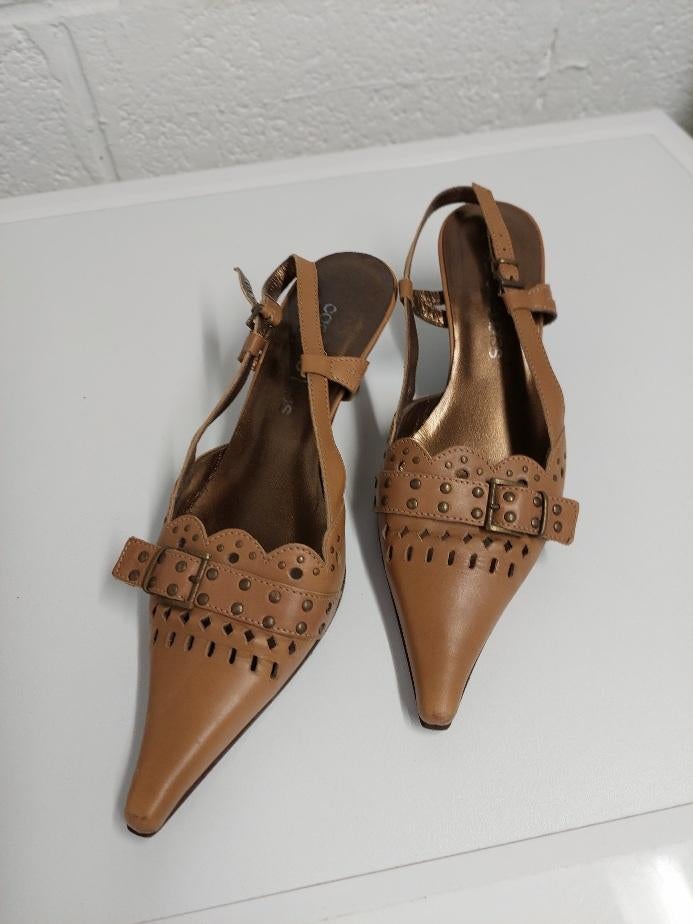 nieuwe beige damespumps, zeer origineel model, Kleding | Dames, Ophalen, Pumps, Beige, Nieuw