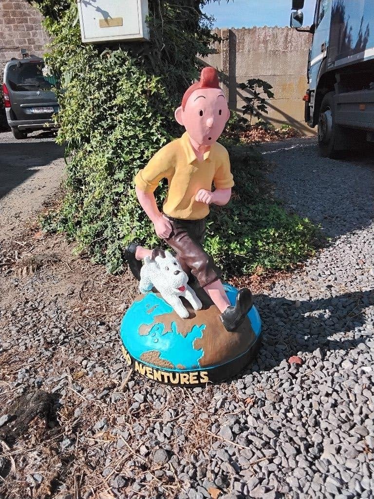 Beeld Kuifje op wereldbol., Verzamelen, Ophalen, Kuifje