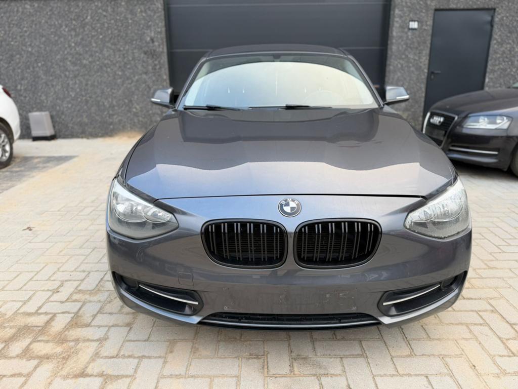 BMW 116ed - euro 5 - 208.000 km, Auto's, BMW, Euro 5, 1 Reeks, Airbags, Bedrijf