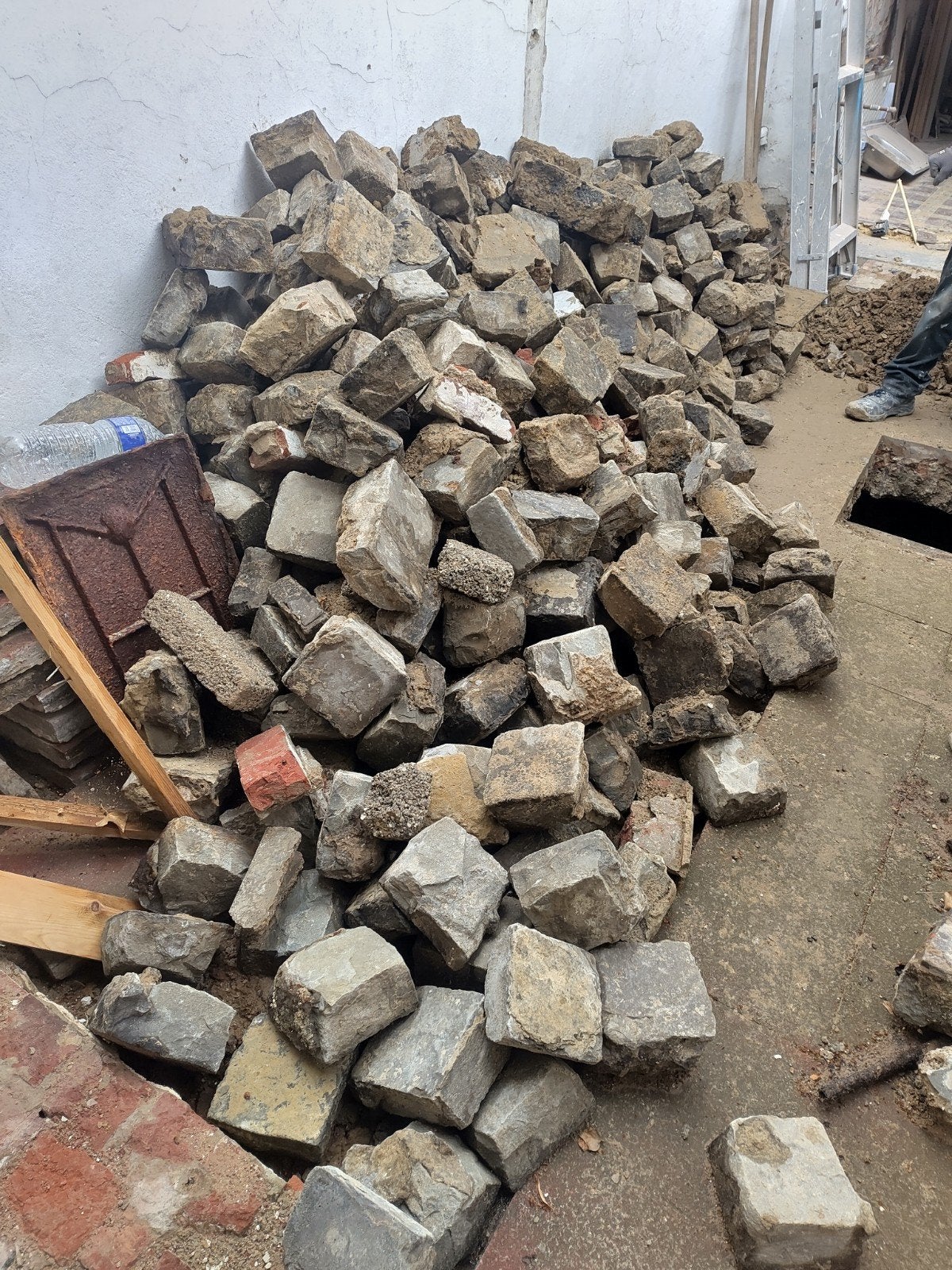 lot de pavés, Enlèvement