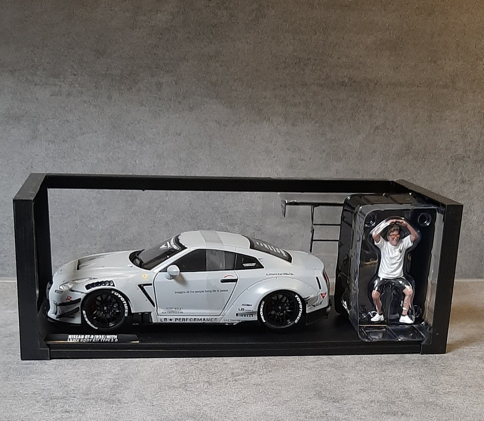 Solido/1:18/Nissan GT-R(R35)LBWK Body Kit 2.0/+figuur/NIEUW, Ophalen of Verzenden, Nieuw, Auto, Solido
