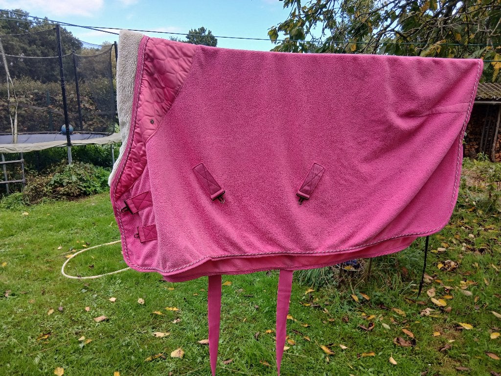 QHP fleecedeken 155, Dieren en Toebehoren, Gebruikt, QHP, Zweetdeken, Dubbele borstsluiting