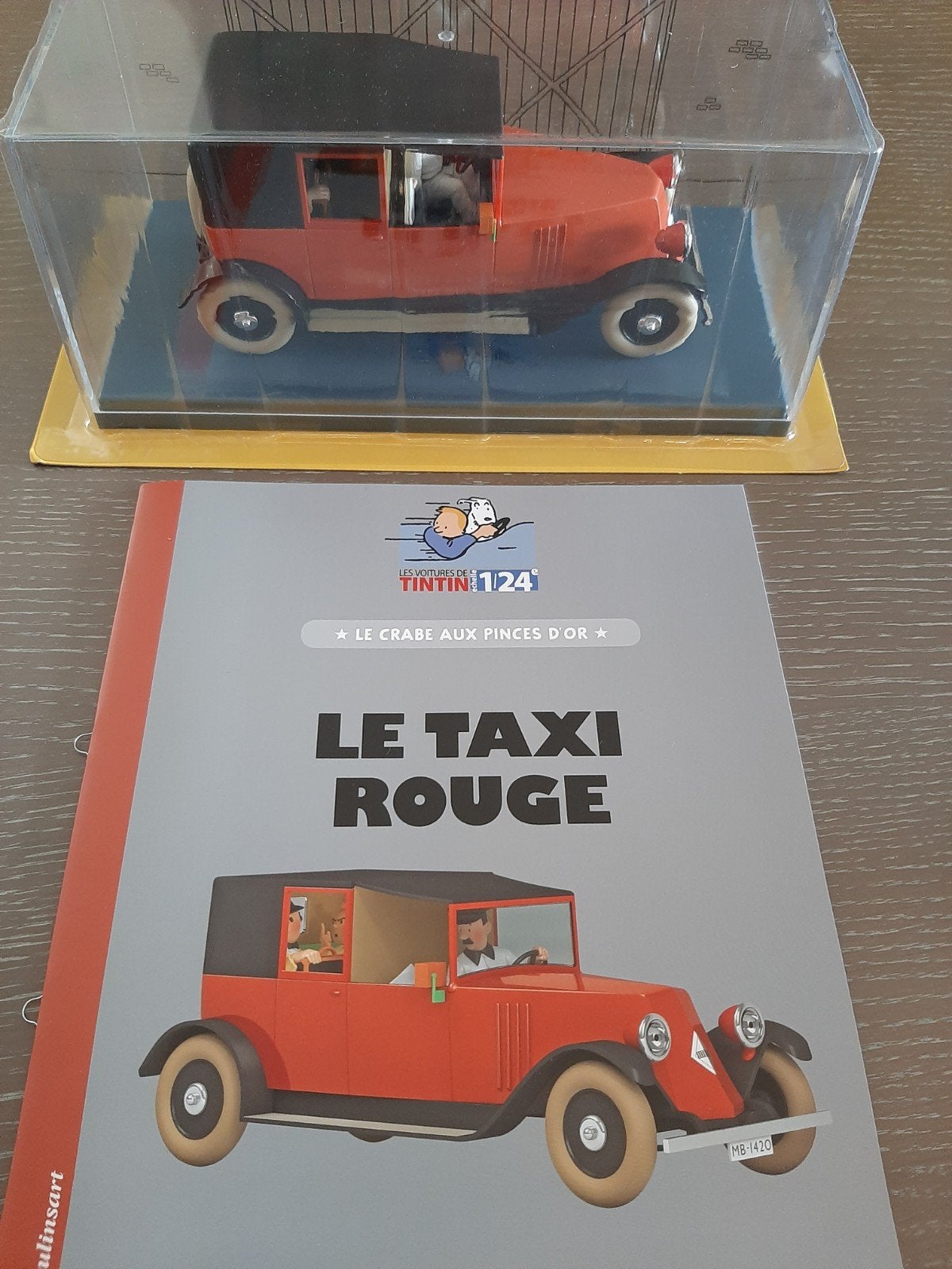 De rode taxi 1/24, Hobby & Loisirs créatifs, Voitures miniatures | 1:24, Enlèvement ou Envoi