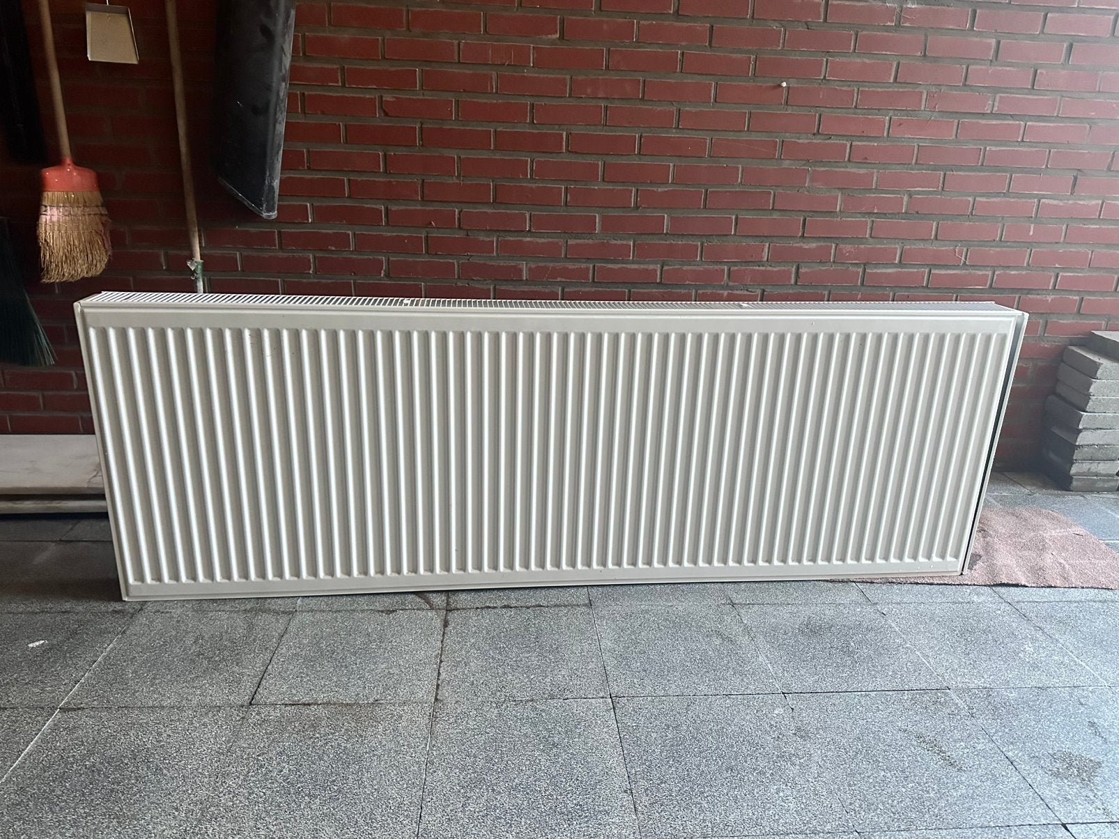 Witte Paneelradiator 180x60x10 cm – Zo goed als nieuw, Ophalen, 30 tot 80 cm, Radiator, 150 cm of meer