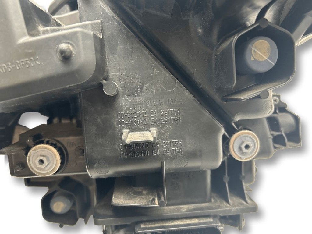 PHARE / OPTIQUE AVANT DROIT Toyota Yaris Cross (PB1 / PJ1), Kundenbetreuung@toyota.de, Toyota, Utilisé, Toyota-Allee 2
50858  Köln, DE