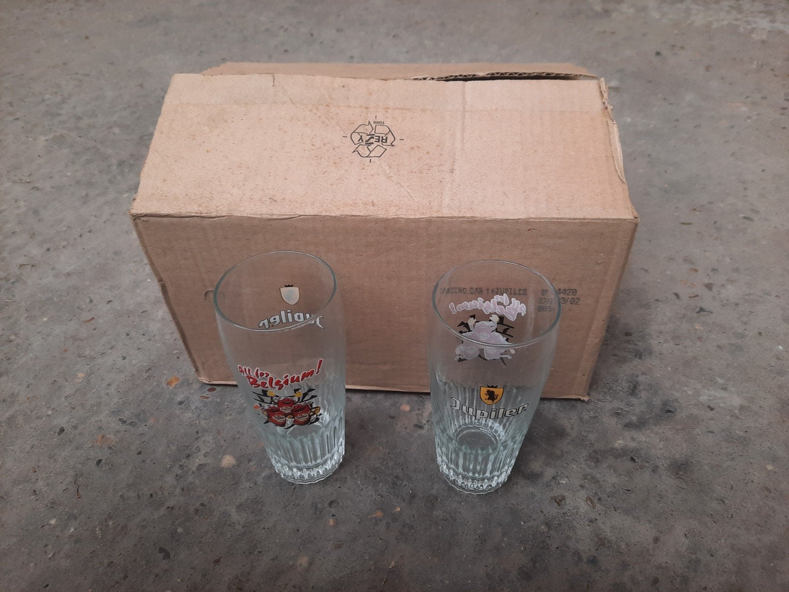 12 jupiler glazen "All for Belgium" editie met geel logo, Gebruikt, Bierglas, https://contactus.ab-inbev.com/fr?redirect_url=https%3A//jupiler.be