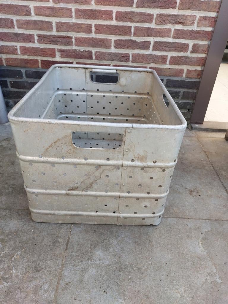 Vintage alu geperforeerde kist / krat – Schäfer Kisten, Ophalen, Metaal