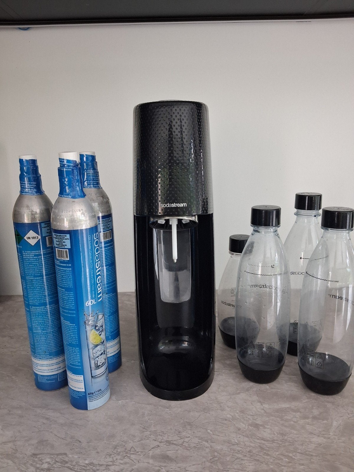 Sodastream + 4 flessen + 3.5 gasflessen, Ophalen, Zo goed als nieuw