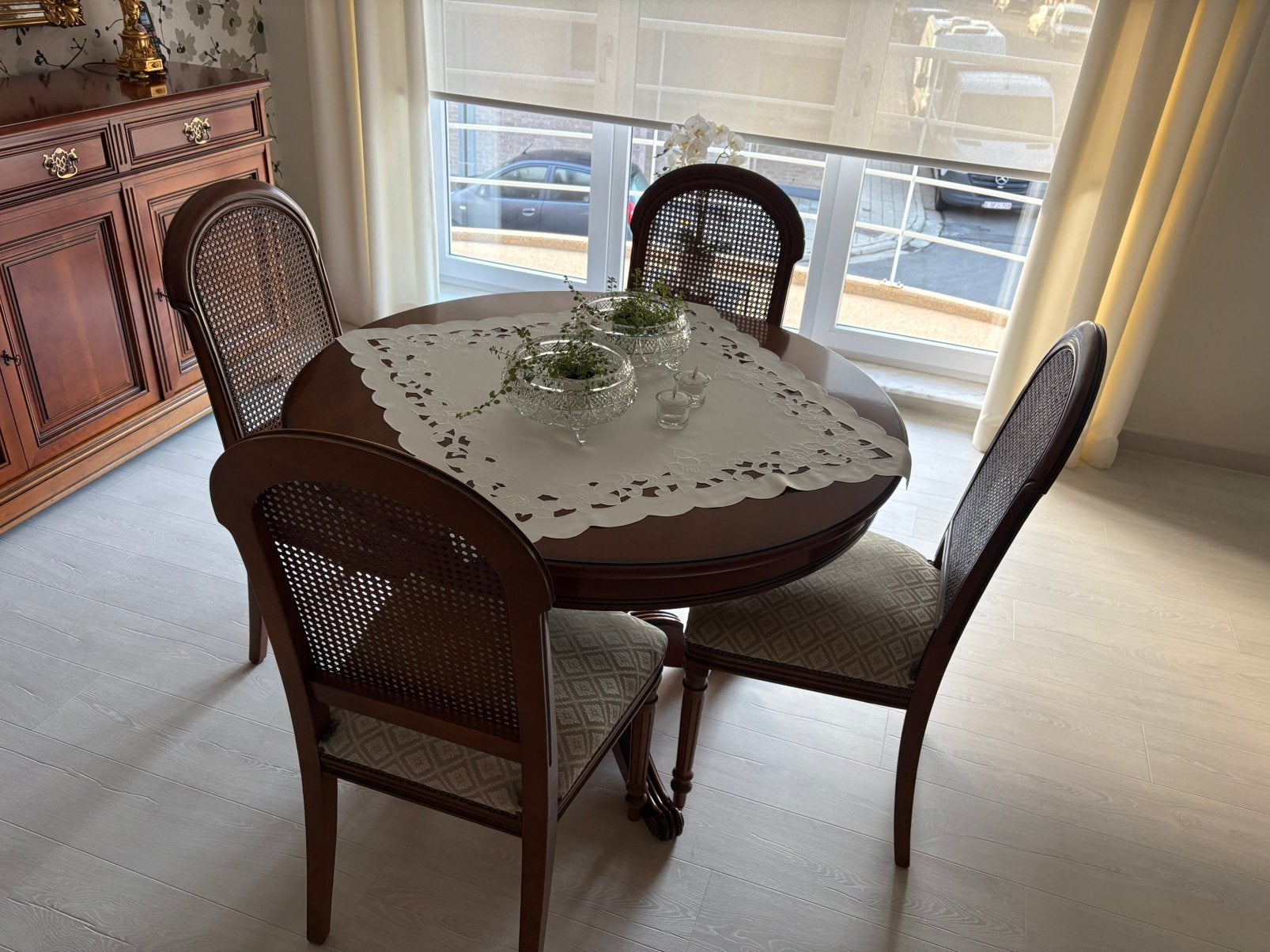 Eettafel, Enlèvement, Utilisé, Quatre personnes, Rond