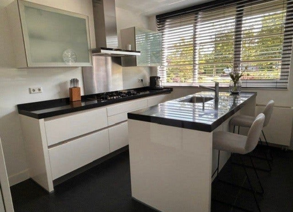 DUITSE ROTPUNKT HOOGGLANS KEUKEN +KOOKEILAND+APPARATUUR, Huis en Inrichting, Greeploos, Wit, Graniet of Steen, Dubbelwandige keuken