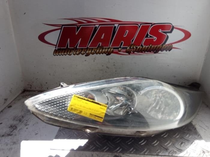 Phare gauche d'un Ford Fiesta, -, -, 3 mois de garantie, -