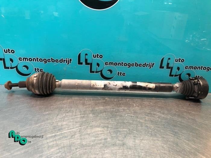 Arbre de transmission avant droit d'un Volkswagen Golf (Golf, Autos : Pièces & Accessoires, Freins & Transmission, Volkswagen