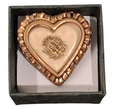 Cœur en or 9 carats., Bijoux, Sacs & Beauté, Broches, B, Enlèvement ou Envoi, Or, B