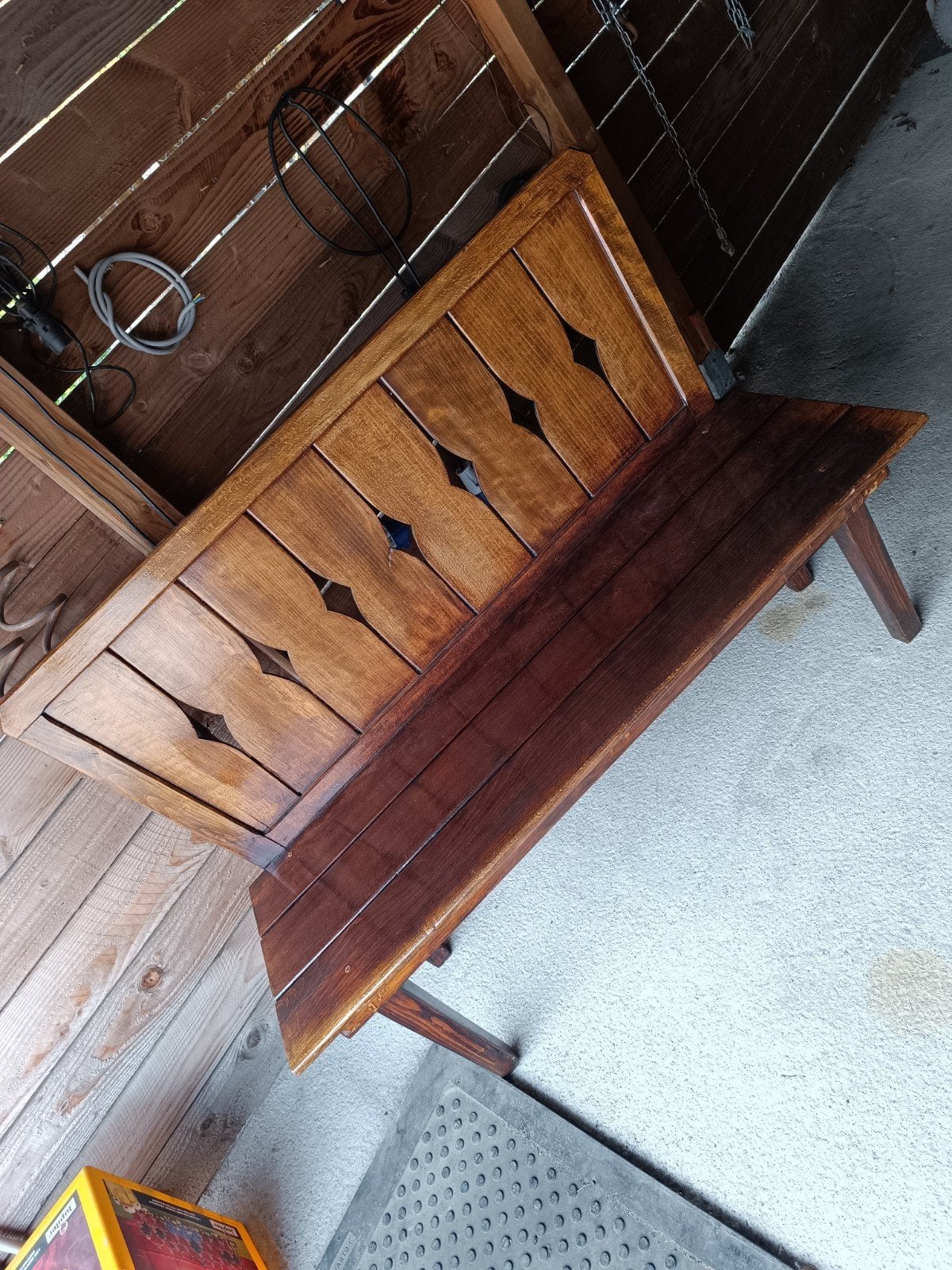 banc en bois, Enlèvement