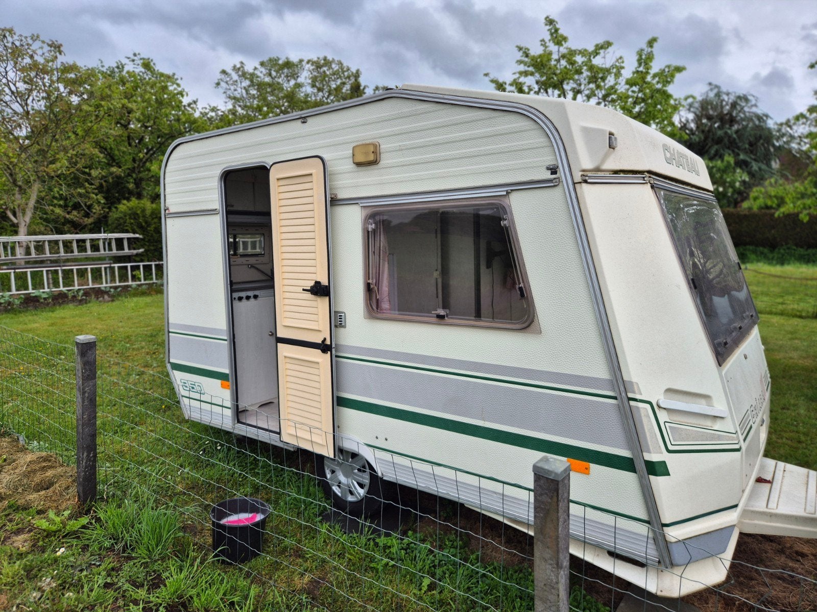 chateau 350.        750 MTM, Chateau, Tot en met 2, Dwarsbed, Particulier