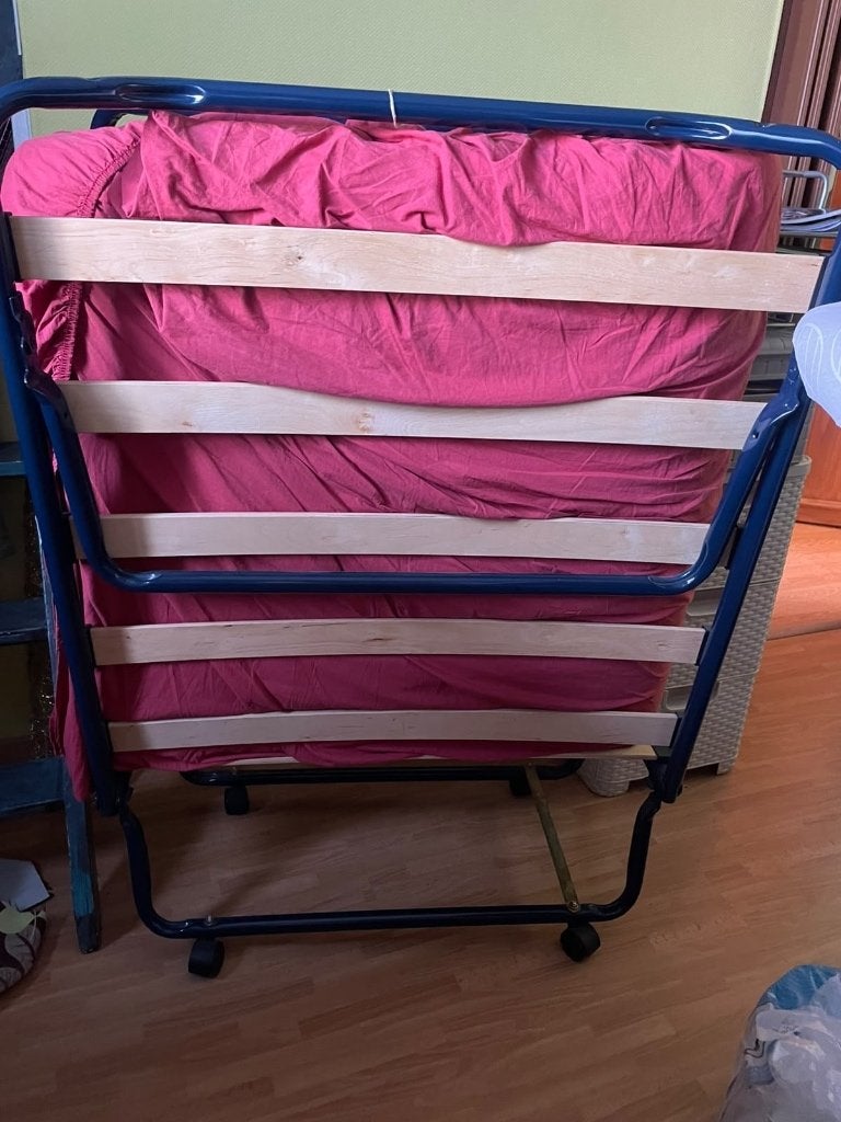 Lit d appoint, Une personne, Utilisé, Bois, Bleu