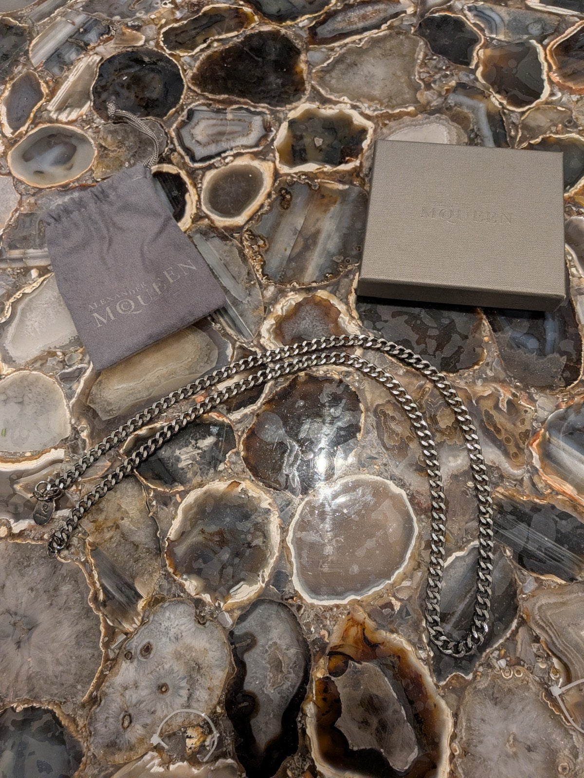 Alexander McQueen tweekleurige lange ketting (zilver/zwart)