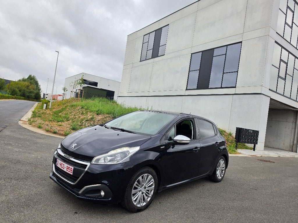 Peugeot 208 Allure 1.2i - 137 000km - 09/2017 - 1J GARANTIE, Autos, Peugeot, Achat, Entreprise, Boîte manuelle, Noir