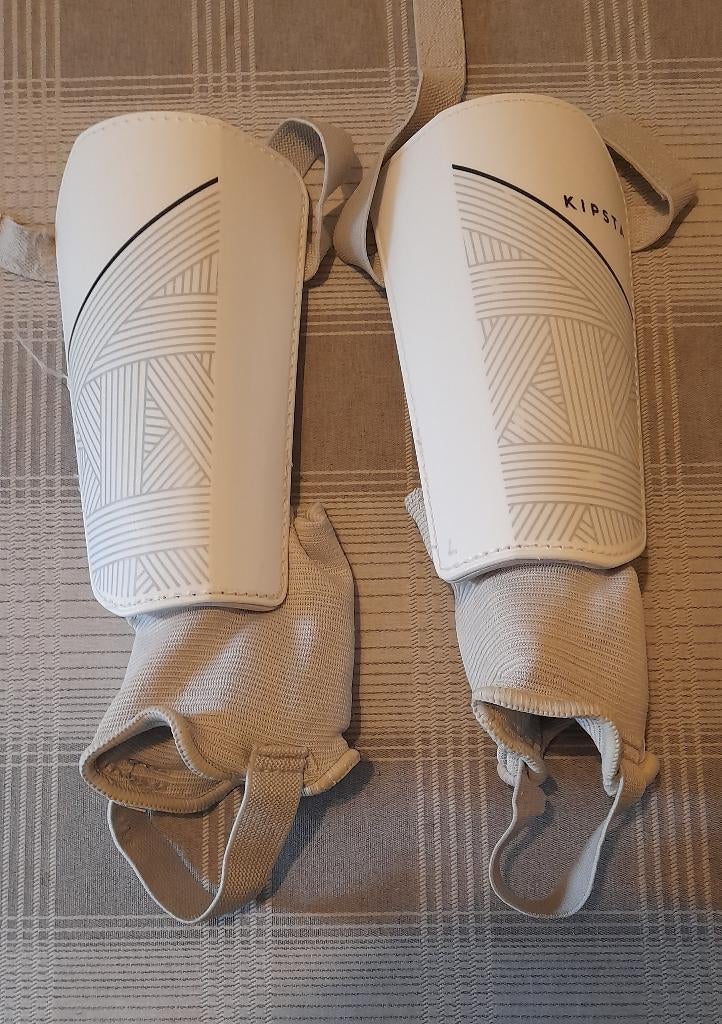 grijze scheenlappen kinderen van kipsta, Sport en Fitness, Voetbal, Ophalen of Verzenden, Gebruikt, Overige typen