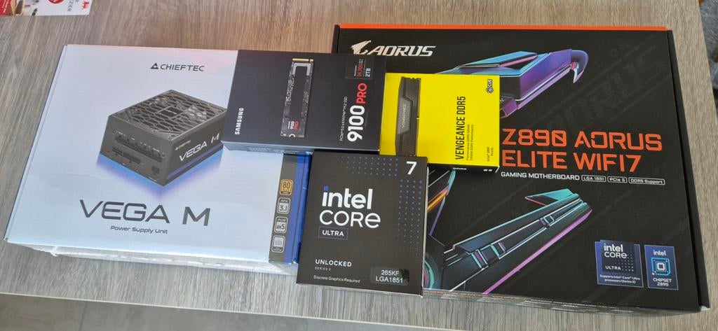 PC Upgrade kit -Ultra 7 + 48gig ram + 2tb SSD + MB + PSU, Computers en Software, Ophalen, SSD