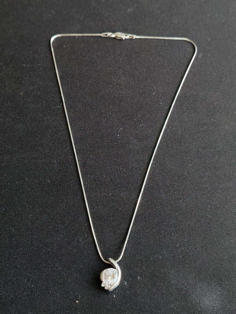 Élégant collier en argent avec pendentif (925), Bijoux, Sacs & Beauté, Colliers, Avec pendentif, Comme neuf, Enlèvement, Argent
