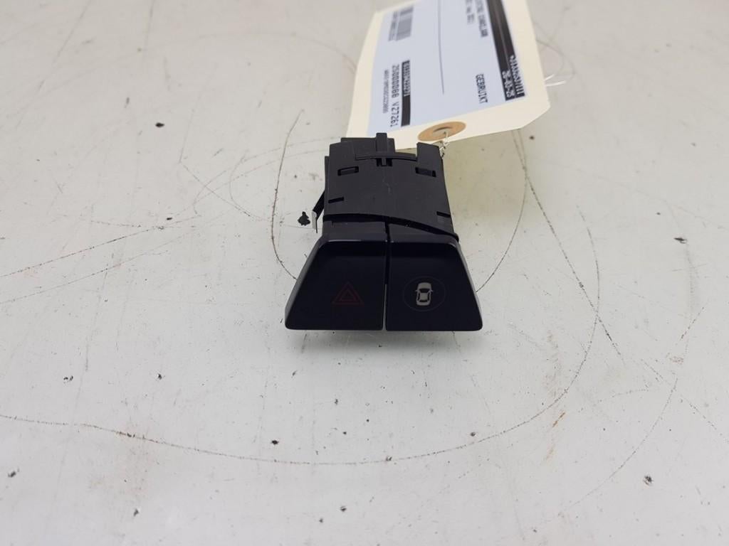 COMMUTATEUR DE FEUX DE DETRESSE BMW 5 serie Touring (G31), Utilisé, BMW