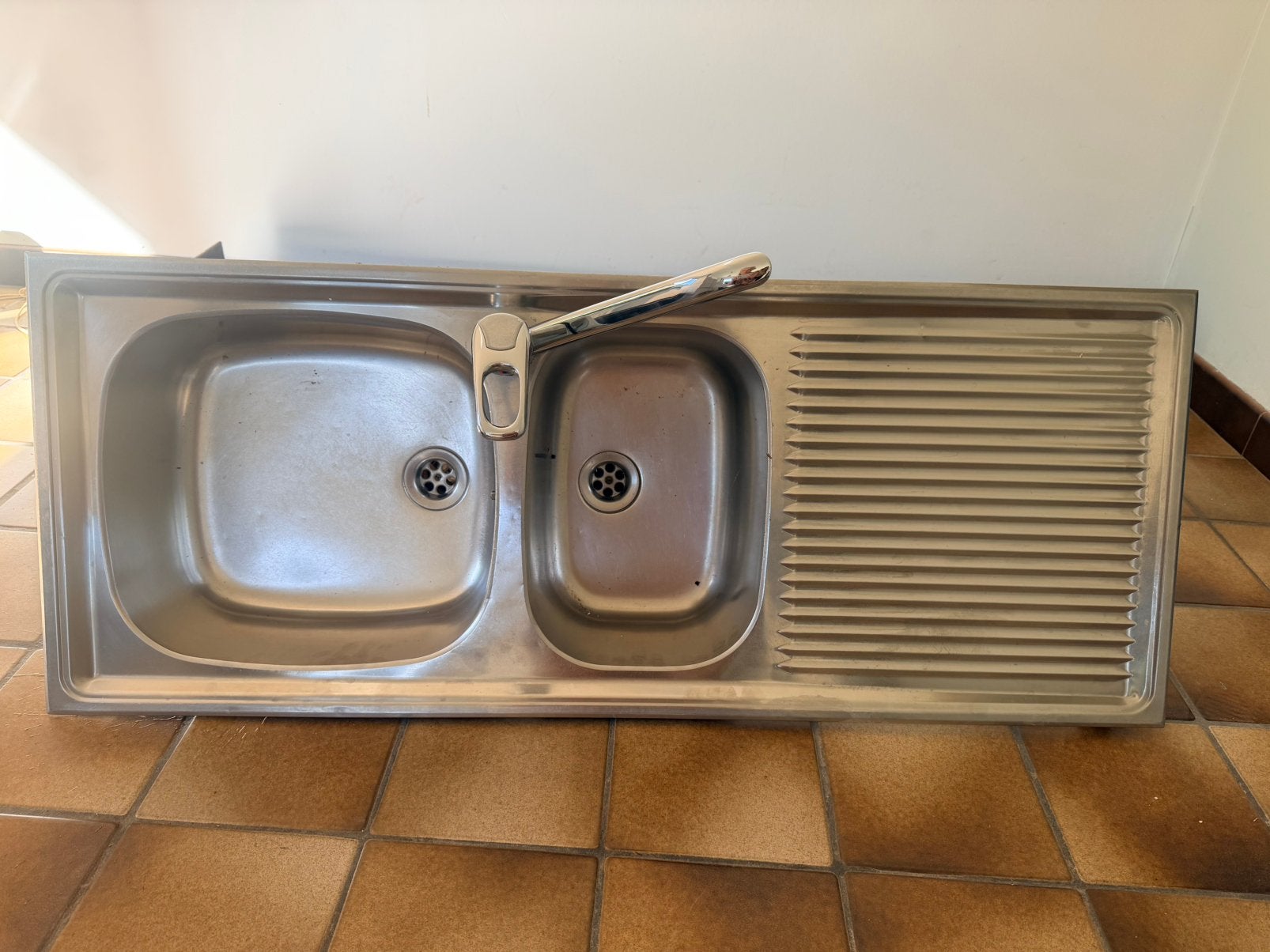 Rvs spoelbak, Ophalen