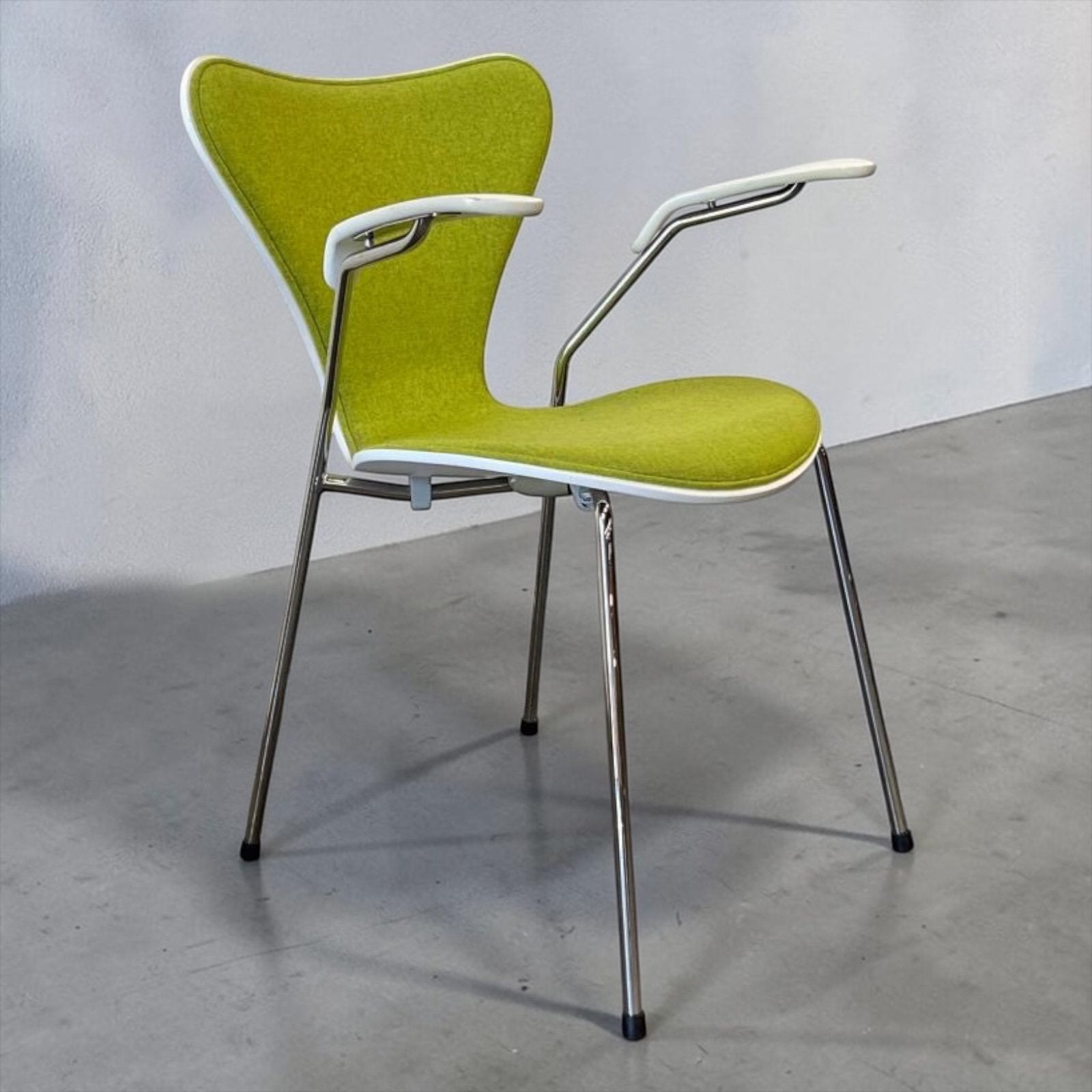 Chaise vintage vert vif avec dossier Fritz Hansen Serie 7, Enlèvement