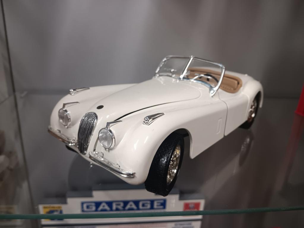 1/18 ERTL Jaguar XK 120 Collector Miniatuur, Ophalen of Verzenden, ERTL