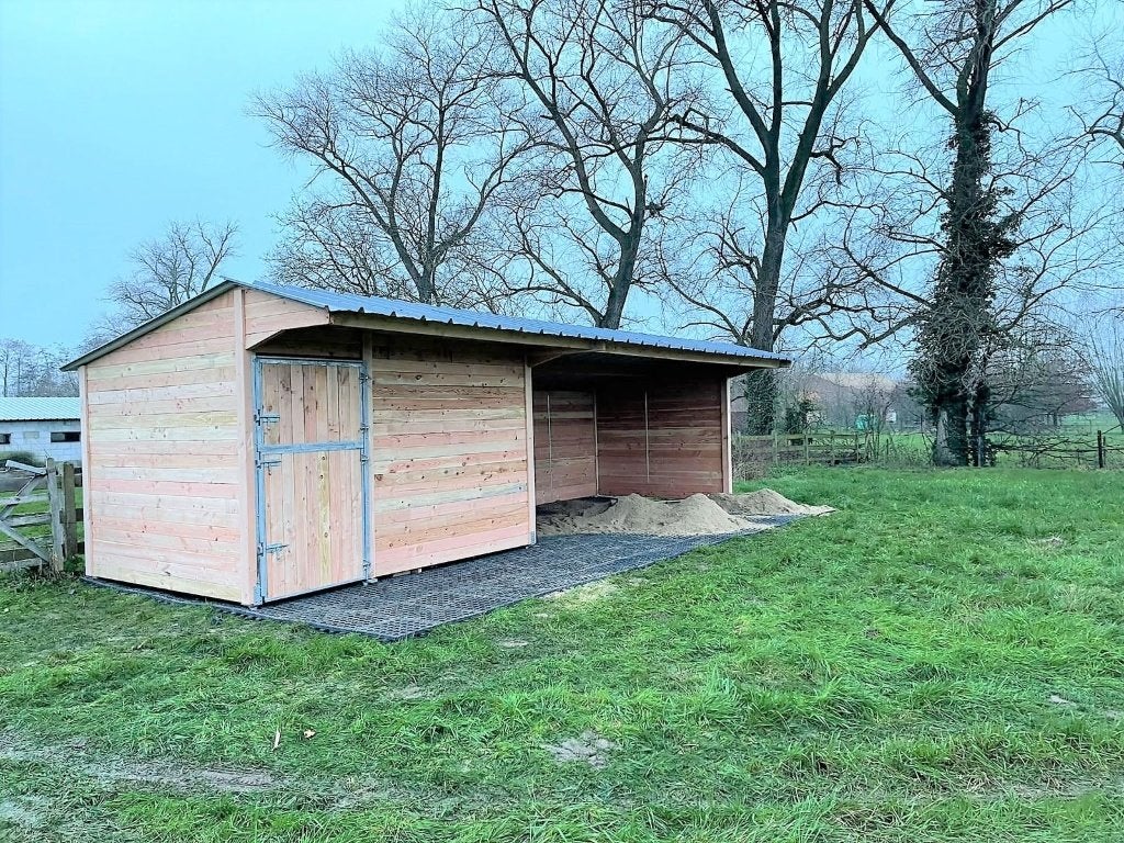 Écurie 3x4 et abri 3x6 sur une seule ligne/bois de 48mm, Animaux & Accessoires, Mise à l'étable