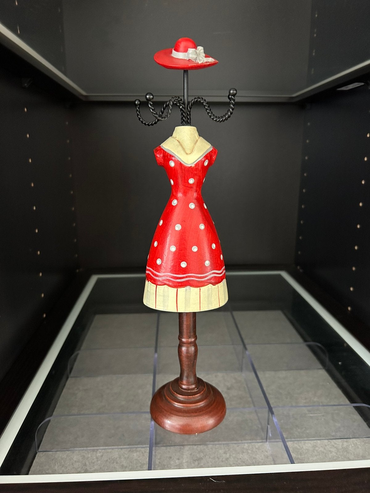 Juwelen hanger, Ophalen