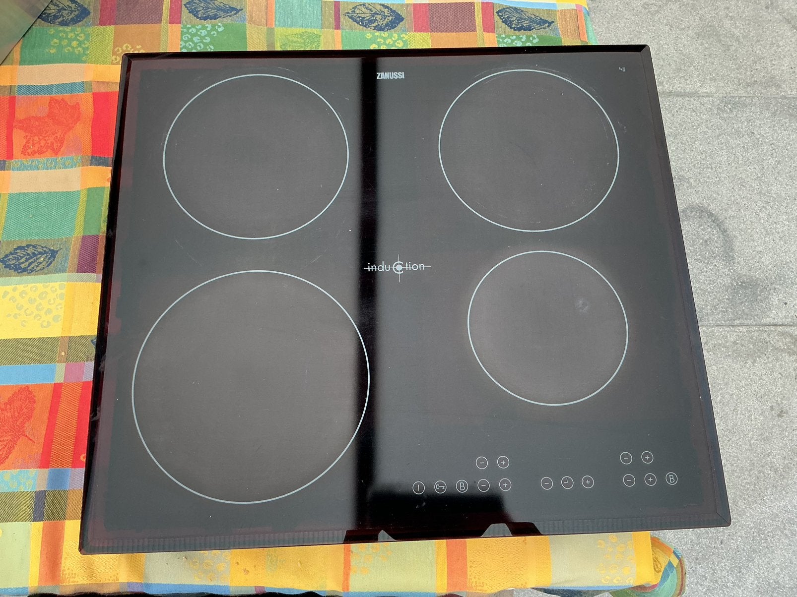 Zanussi inductie, Elektronische apparatuur, Kookplaten, Ophalen, Gebruikt, 4 kookzones, Energieklasse A of zuiniger