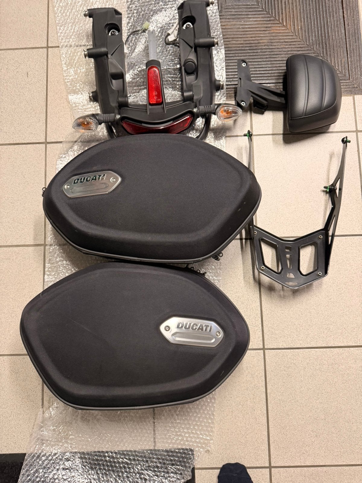 Kit bagagerie strada – Ducati Diavel 1200 – Complet, Enlèvement, Utilisé
