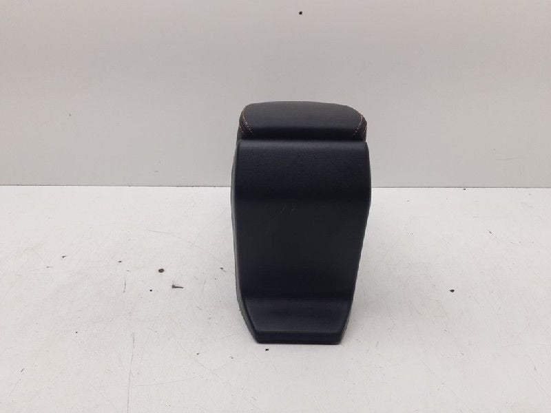 ACCOUDOIR CENTRAL Subaru XV (GT / GX) (01-2017/-), Utilisé, Subaru