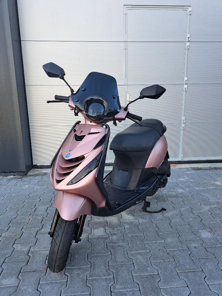 Piaggio Zip 4T Scooter Mat Lichtroze FULL OPTION (B-KLASSE), Fietsen en Brommers, Ophalen of Verzenden, Zo goed als nieuw