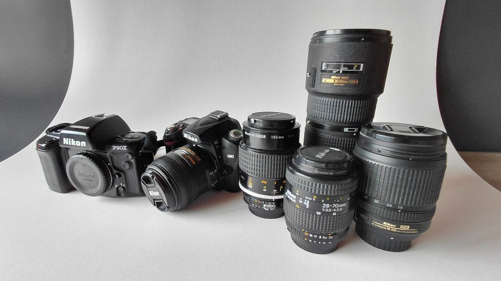 Kit Nikon D90 numérique + Nikon F90x argentique + divers, 12 mégapixels, Enlèvement, Utilisé, Nikon