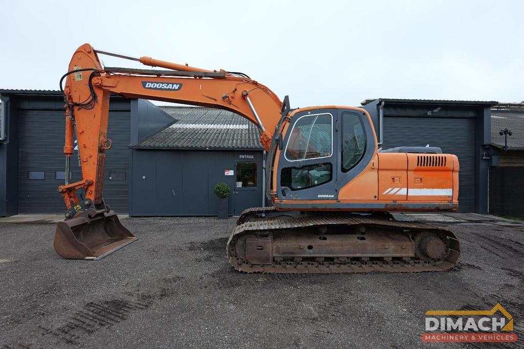 Doosan DX 180 LC Doosan 6 cil - mono giek - airco - graafbak, Zakelijke goederen, Machines en Bouw | Kranen en Graafmachines, Graafmachine